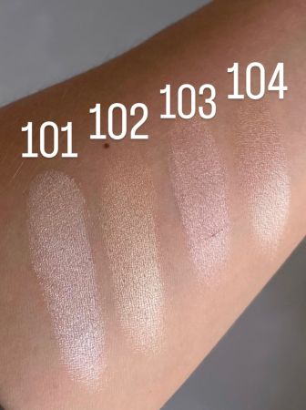 Topface zapečený púdrový rozjasňovač Rich Touch, 6g