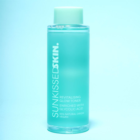 Sunkissed revitalizačné tonikum s kyselinou glykolovou Glow Toner, 250 ml