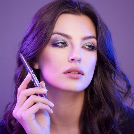Deborah Milano vodoodolný vysúvací očný tieň v ceruzke 24ore Color Power, 1,4 g