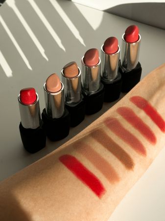 Deborah Milano matný rúž Milano Red 8ore, 4,4 g