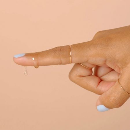 Fler kvapky proti zarastaniu chĺpkov a podráždeniu Hoily Drops s peelingovou rukavicou, 14 ml