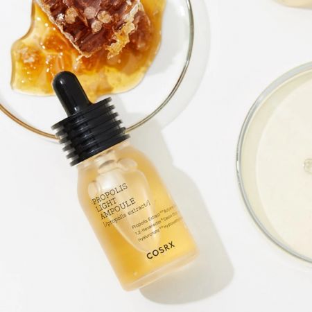 COSRX intenzívne pleťové sérum s propolisom na rozjasnenie a hydratáciu Full Fit Propolis Light Ampoule, 30ml