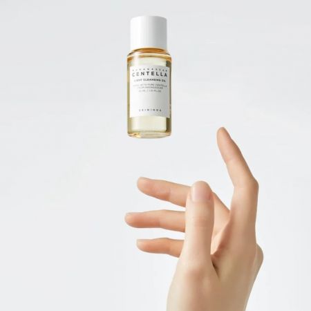 Skin1004 čistiaci a odličovací pleťový olej Madagascar Centella Light Cleansing Oil, 30 ml