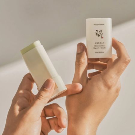 Beauty of Joseon zmatňujúca tyčinka na ochranu pred slnkom s SPF50+ PA++++ Matte Sun Stick Mugwort + Camelia, 18 g