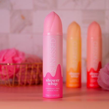 Sunkissed šľahačková sprchová pena Shower Whip Strawberry Swirl, 250ml