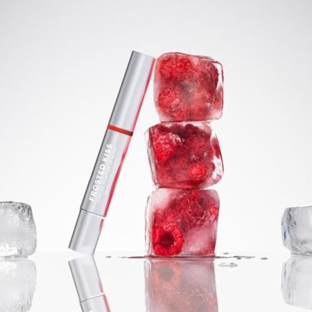 Profusion chladivý lesk na pery so zväčšujúcim efektom Frosted Kiss, 3,2ml