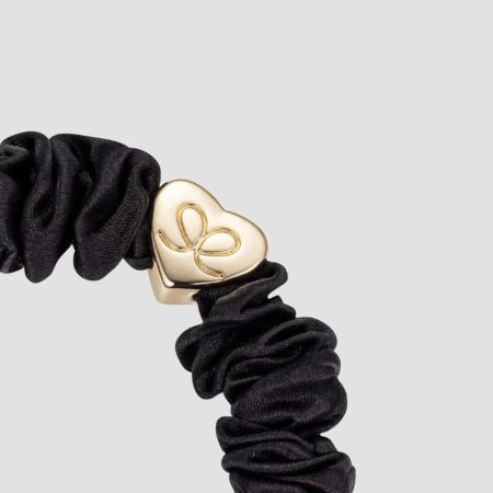 ByEloise gumička do vlasov Gold Heart Silk Scrunchie Black