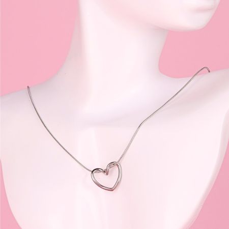 Náhrdelník so srdiečkom Stainless Steel - strieborný