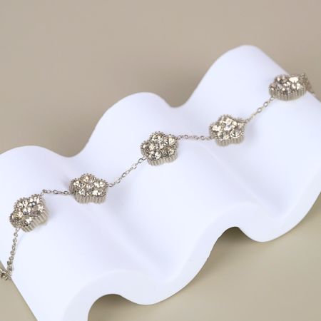 Náramok s kvetinami a kamienkami Stainless Steel - strieborný