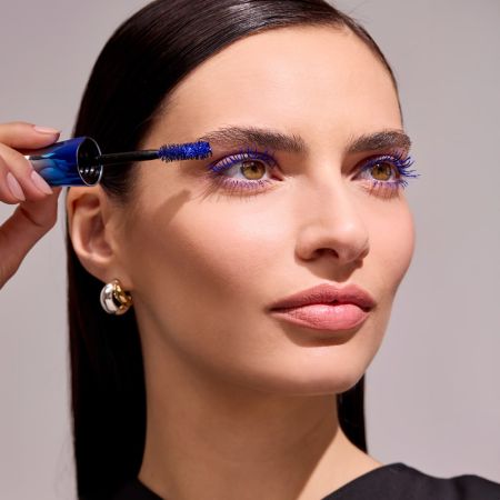 Deborah Milano modrá riasenka pre maximálny objem rias s ceramidmi, Electric Blue, 12ml