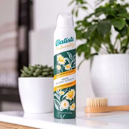 Batiste Naturally suchý šampón Green Tea & Chamomile, 200 ml
