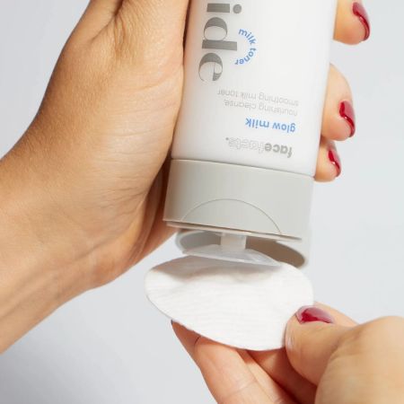 Face Facts vyživujúce mliečne pleťové tonikum s peptidmi, Peptide - Glow Milk Toner, 145ml