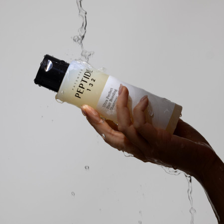 COSRX šampón na posilnenie a regeneráciu vlasov, PEPTIDE-132 Ultra Bonding Shampoo, 200 ml