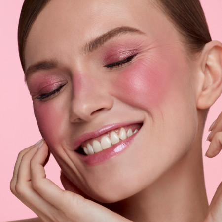 Deborah Milano krémová lícenka v tyčinke Easy Blush Stick, 5g